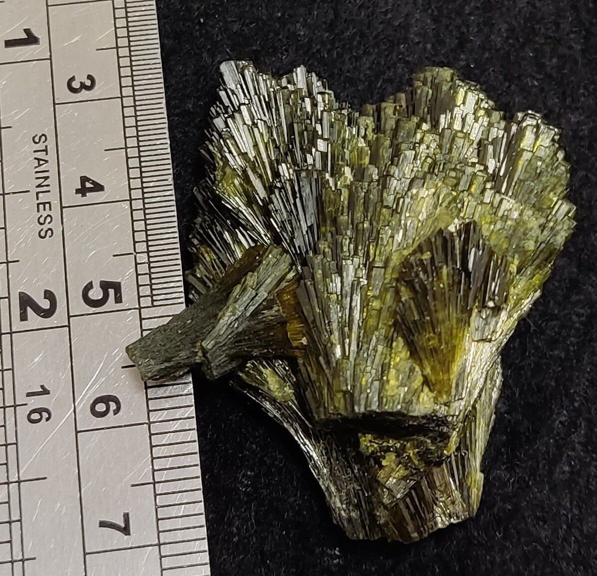 Single natural Epidote Crystal spray formations 32 grams