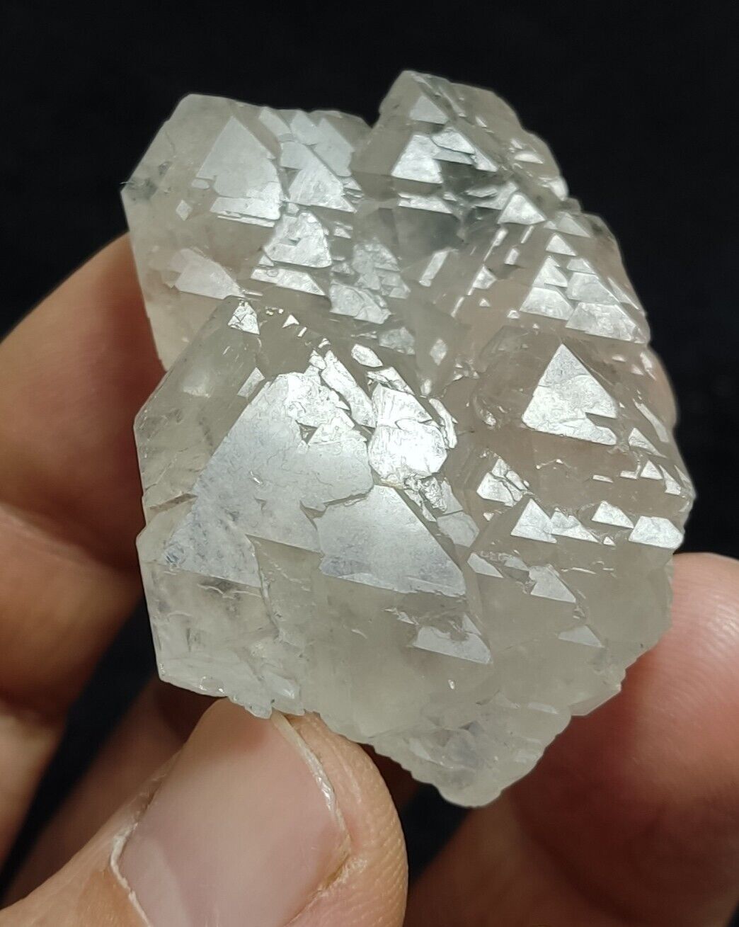 A very Aesthetic Natural terminated gwindel like Quartz crystal 51 grams