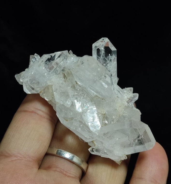 A Very Aesthetic Faden Like Quartz Cluster 80 grams
