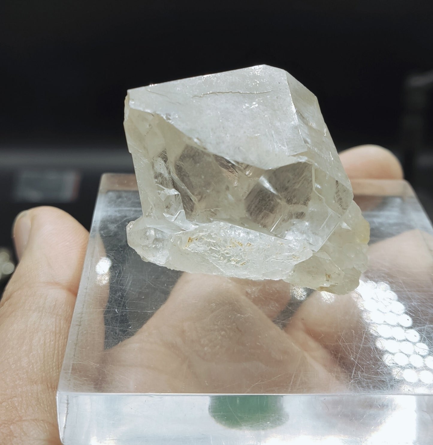 An Aesthetic terminated specimen of Quartz crystal 77 grams