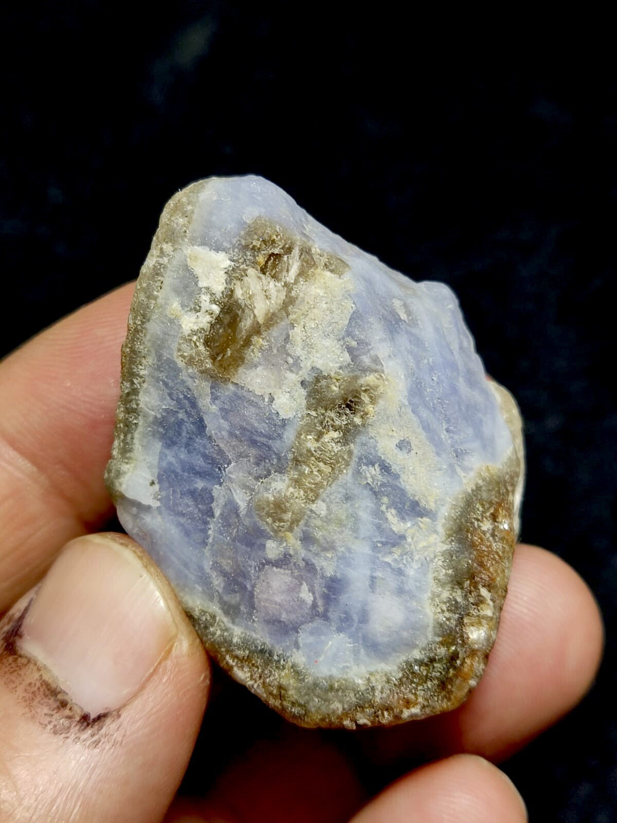 Natural Florescent Hackmanite 31 Grams.