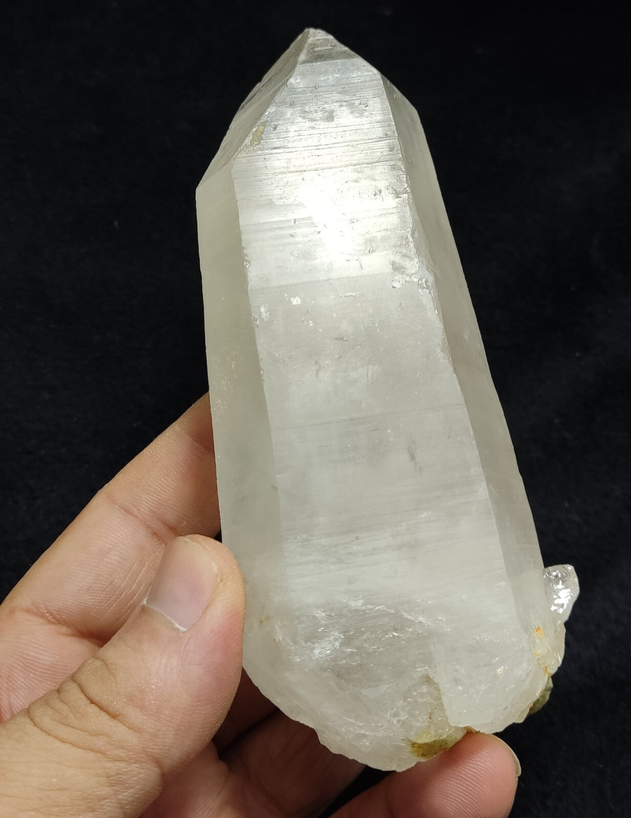 An Aesthetic terminated specimen of Quartz crystal 463 grams