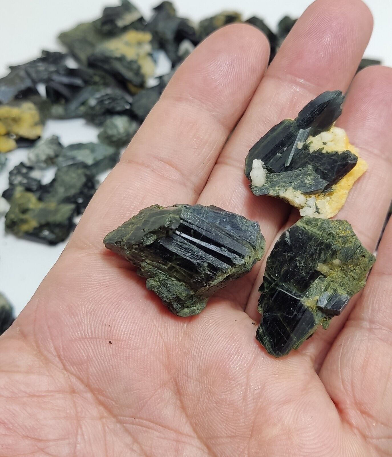 700 grams Natural aegirine crystals