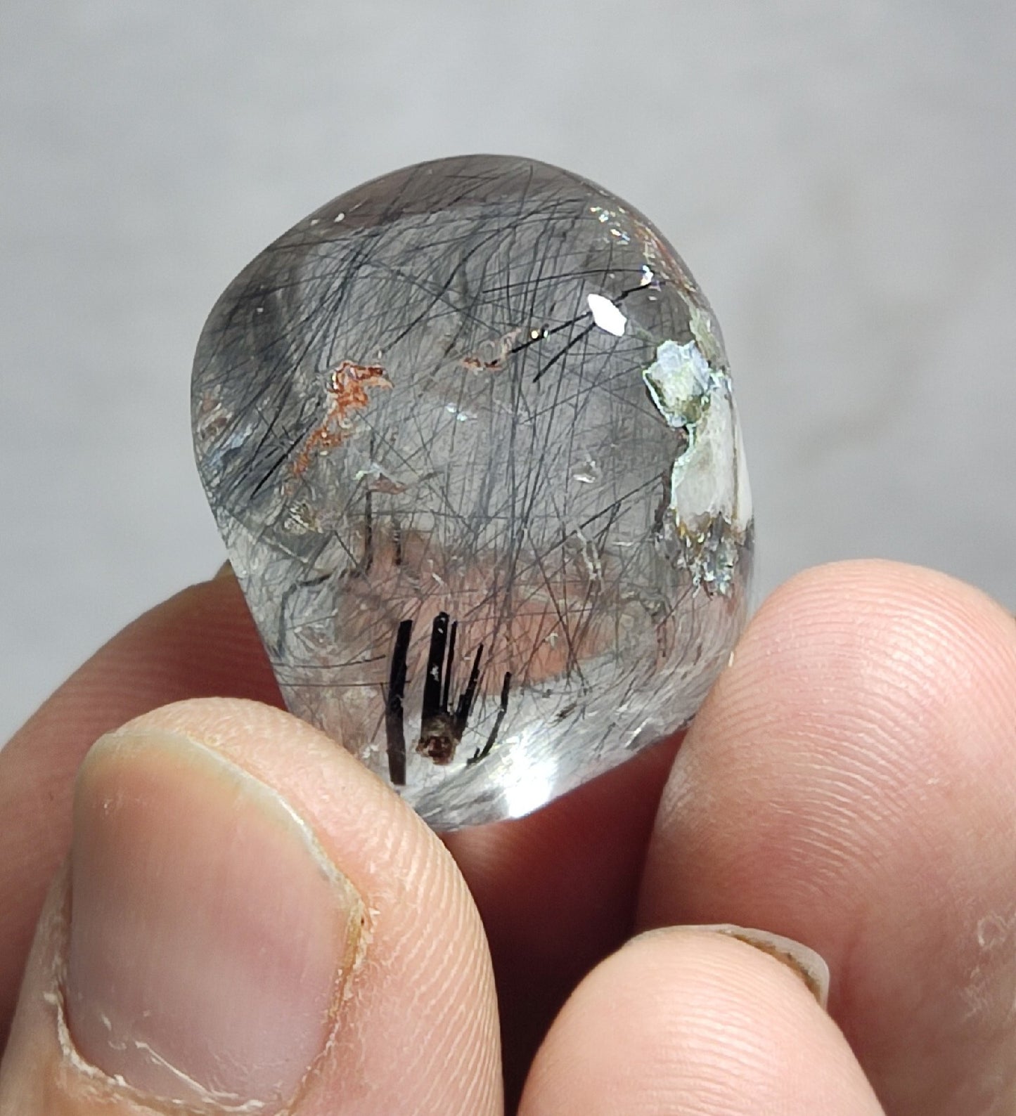 Single piece Rutiles/riebeckite/aegirine included quartz tumble 94 carats