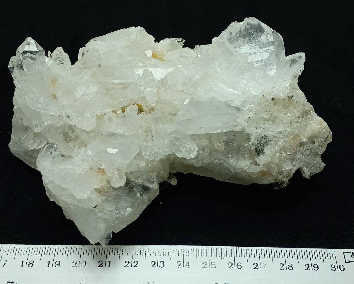 Single beautiful Quartz Crystals cluster with some Faden lines 438 grams