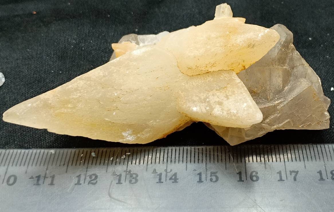 Single beautiful Dogteeth calcite crystals cluster with beautiful terminations with Fluorite combinations 80 grams