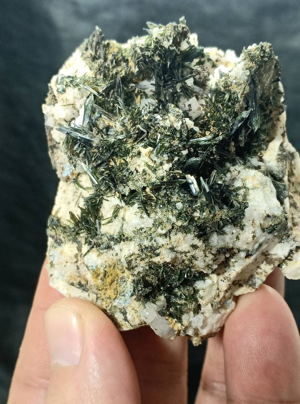 Aegirine crystals specimen 141 grams