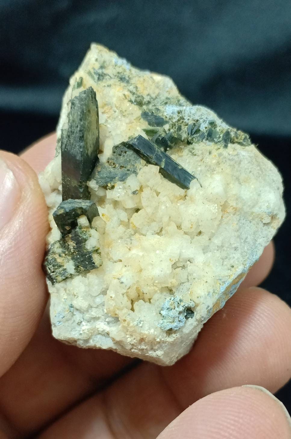 Single beautiful aesthetic aegirine crystals specimen 50 grams