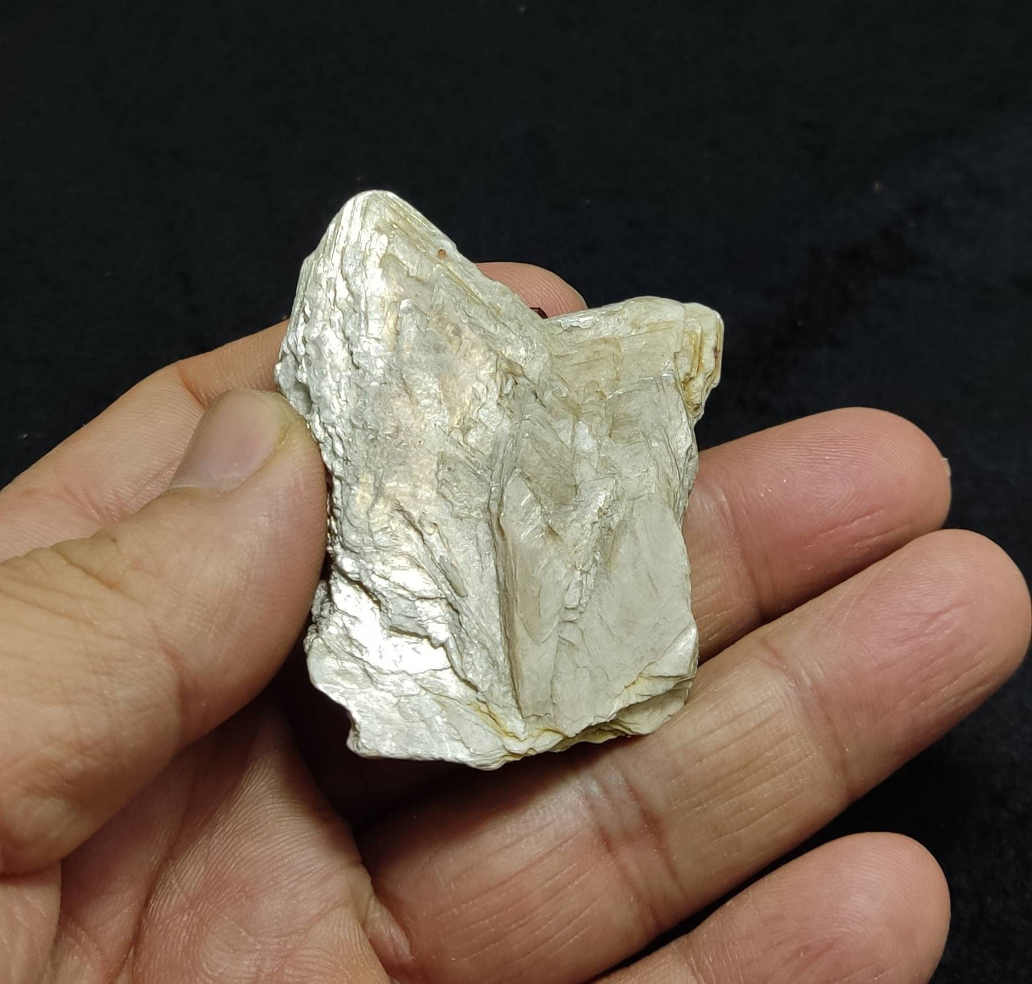 Spessartine garnet embedded in muscovite 54 grams