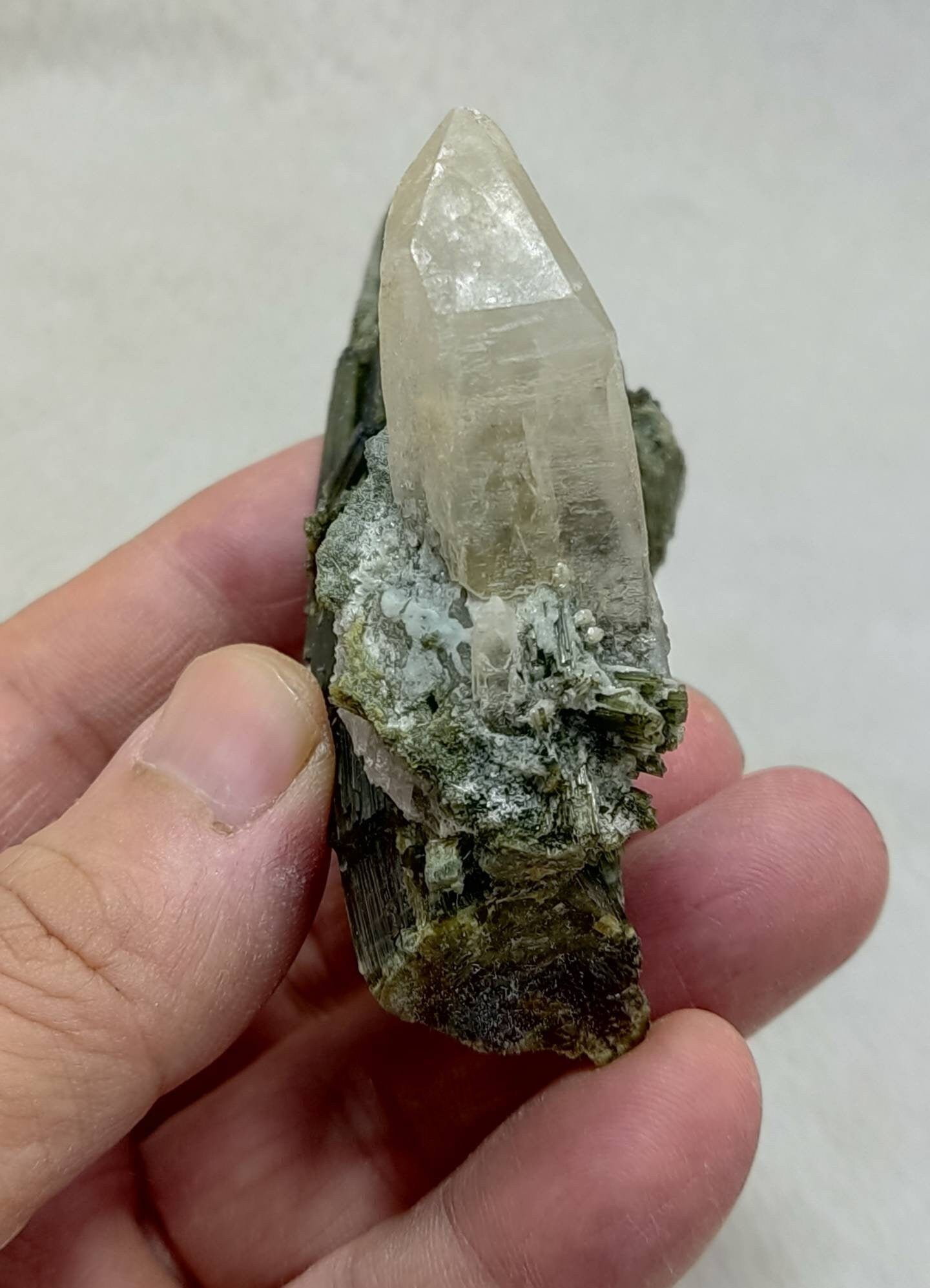 dark green Tourmalines spray crystals with Quartz 118 grams