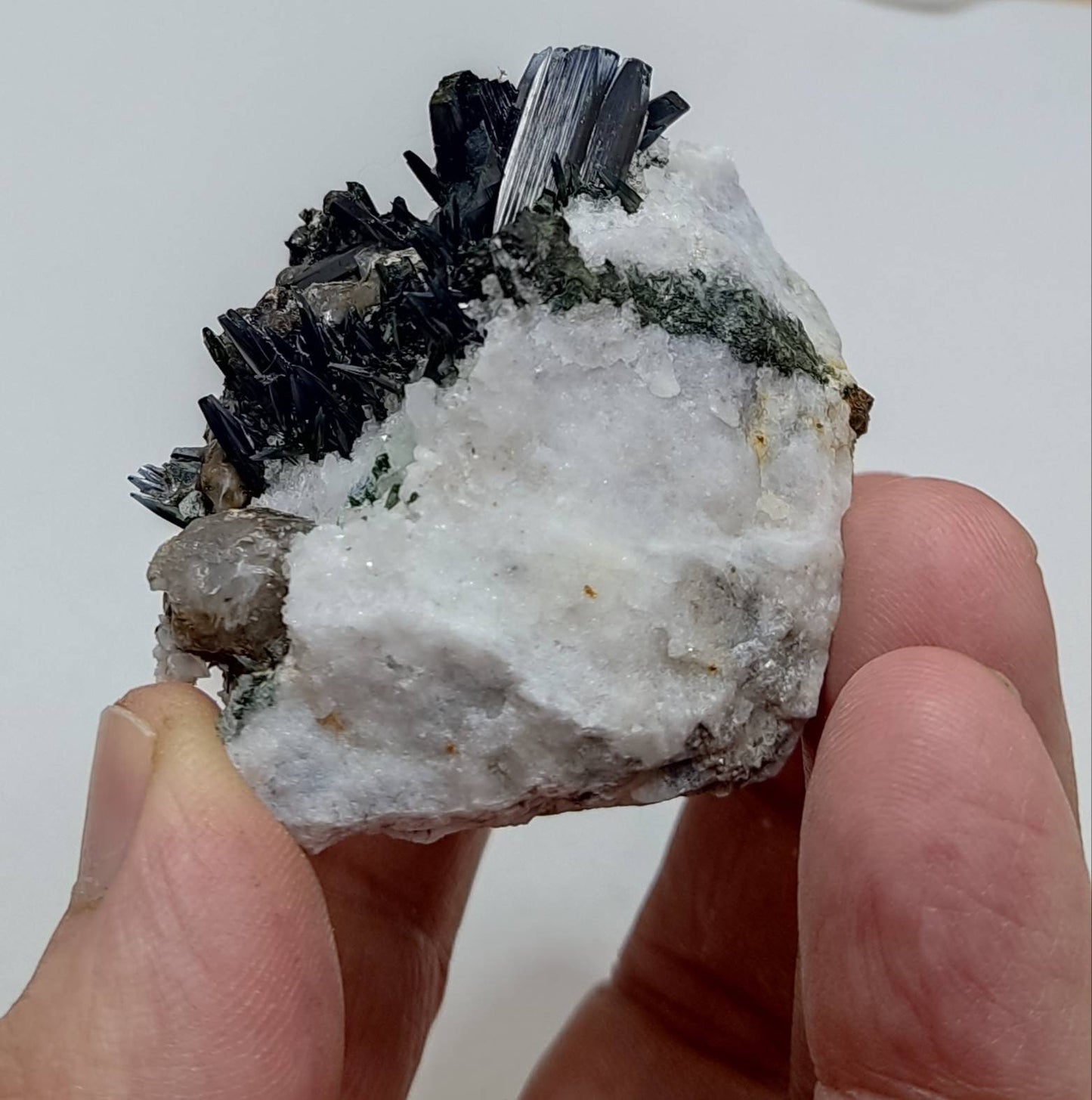 Single beautiful aesthetic aegirine crystals specimen 175 grams