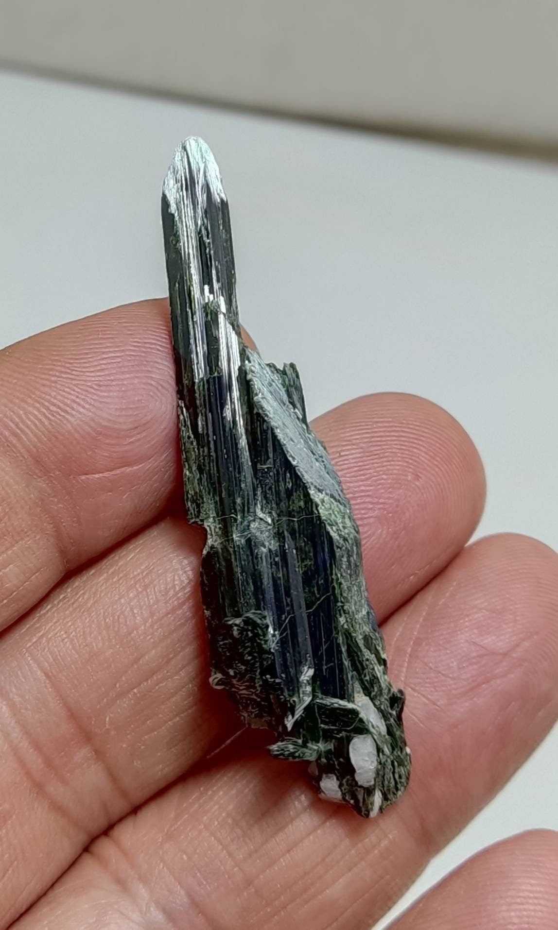 Single beautiful aesthetic aegirine crystals cluster specimen 8 grams