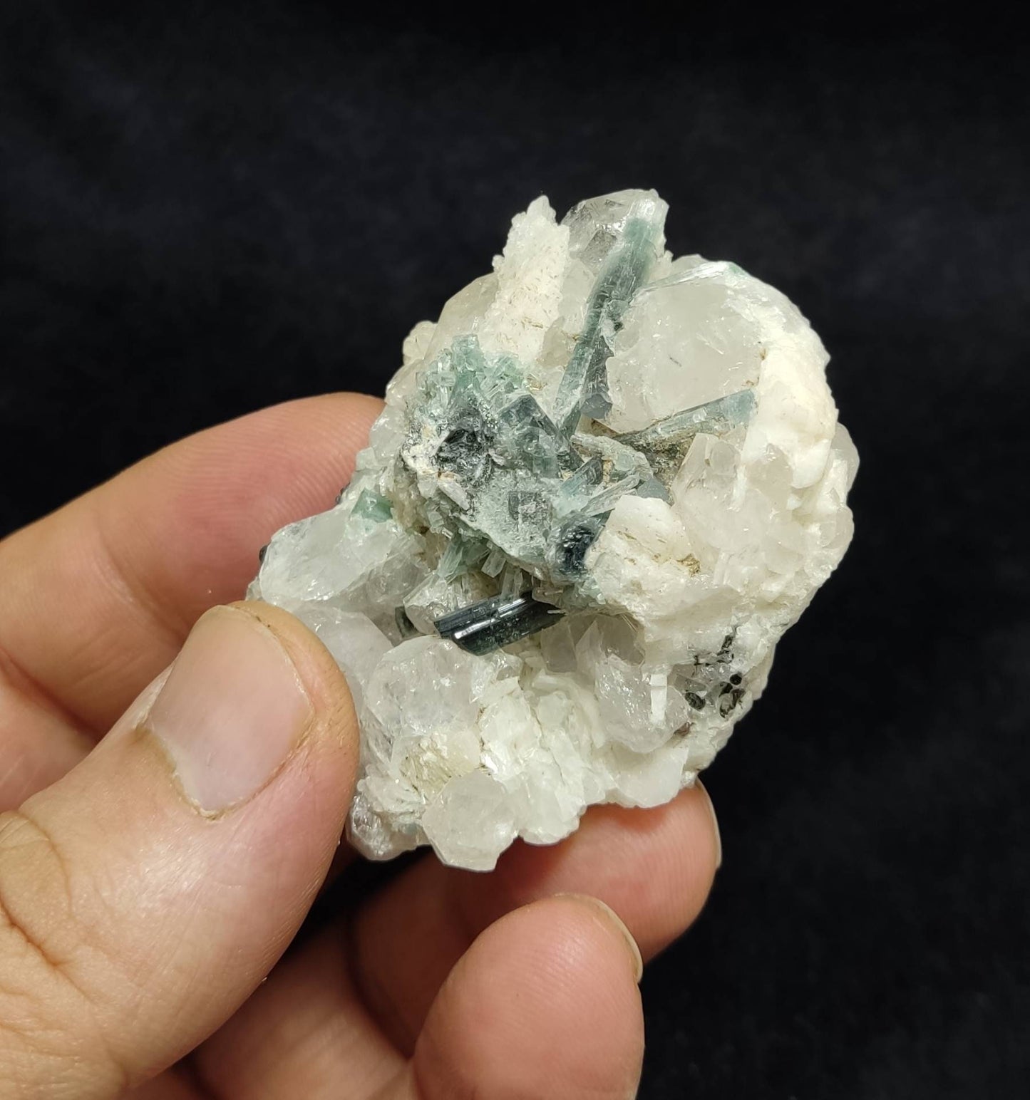 An amazing indicolite color Tourmaline crystals cluster with quartz 68 grams