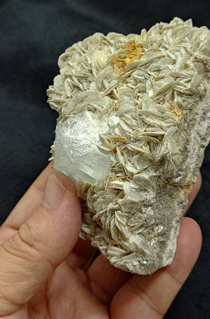 Heart shape Aquamarine crystal embedded in Muscovite self standing 495 grams