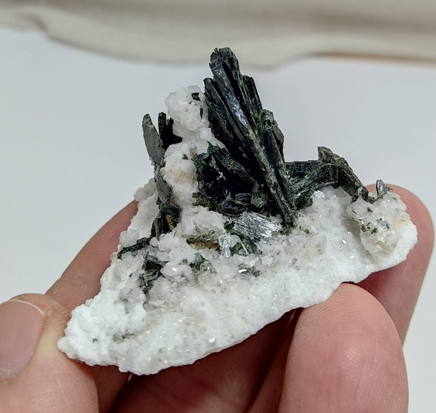 Single beautiful aesthetic aegirine crystals specimen 44 grams