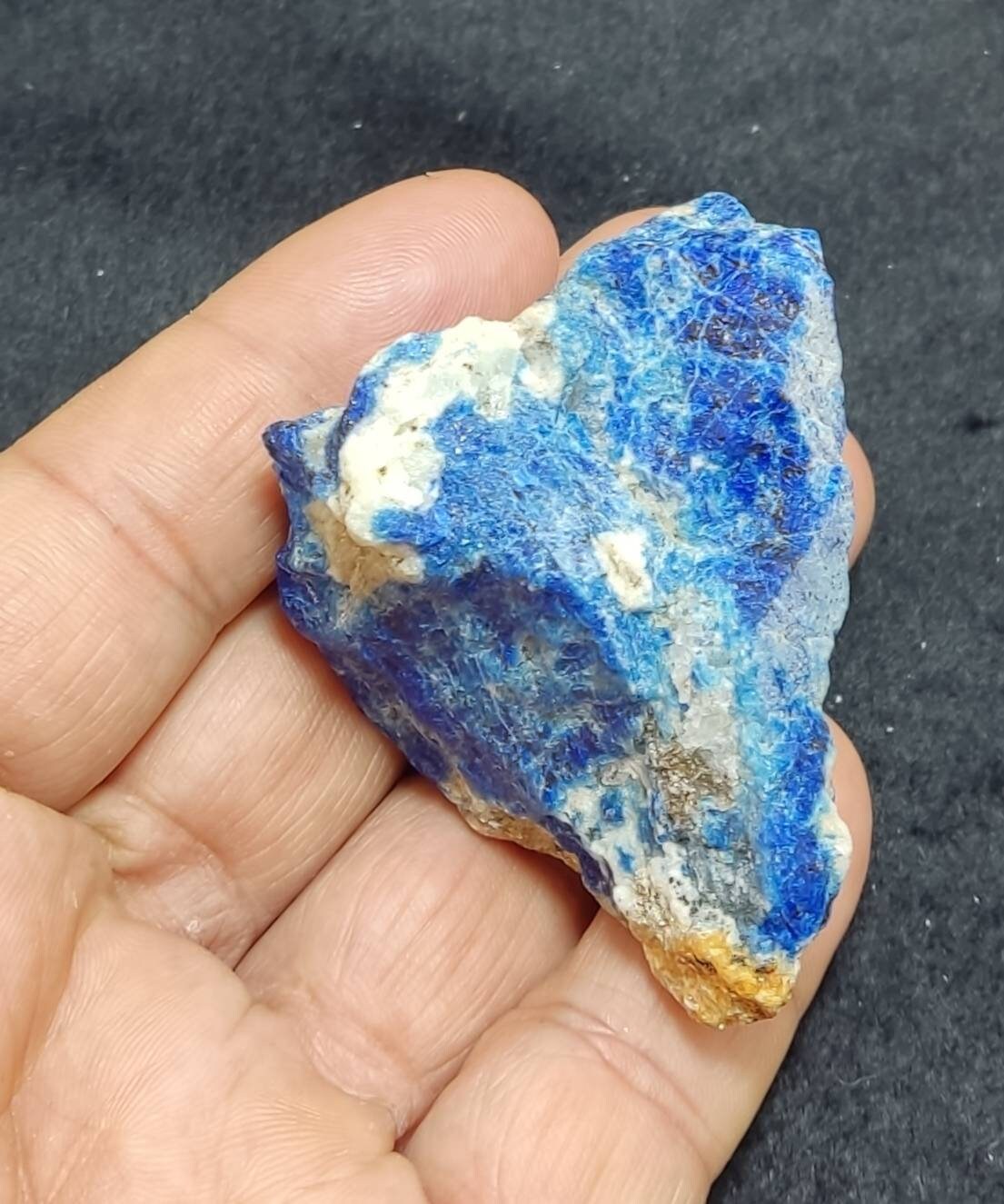 fluorescent Lazurite 73 grams