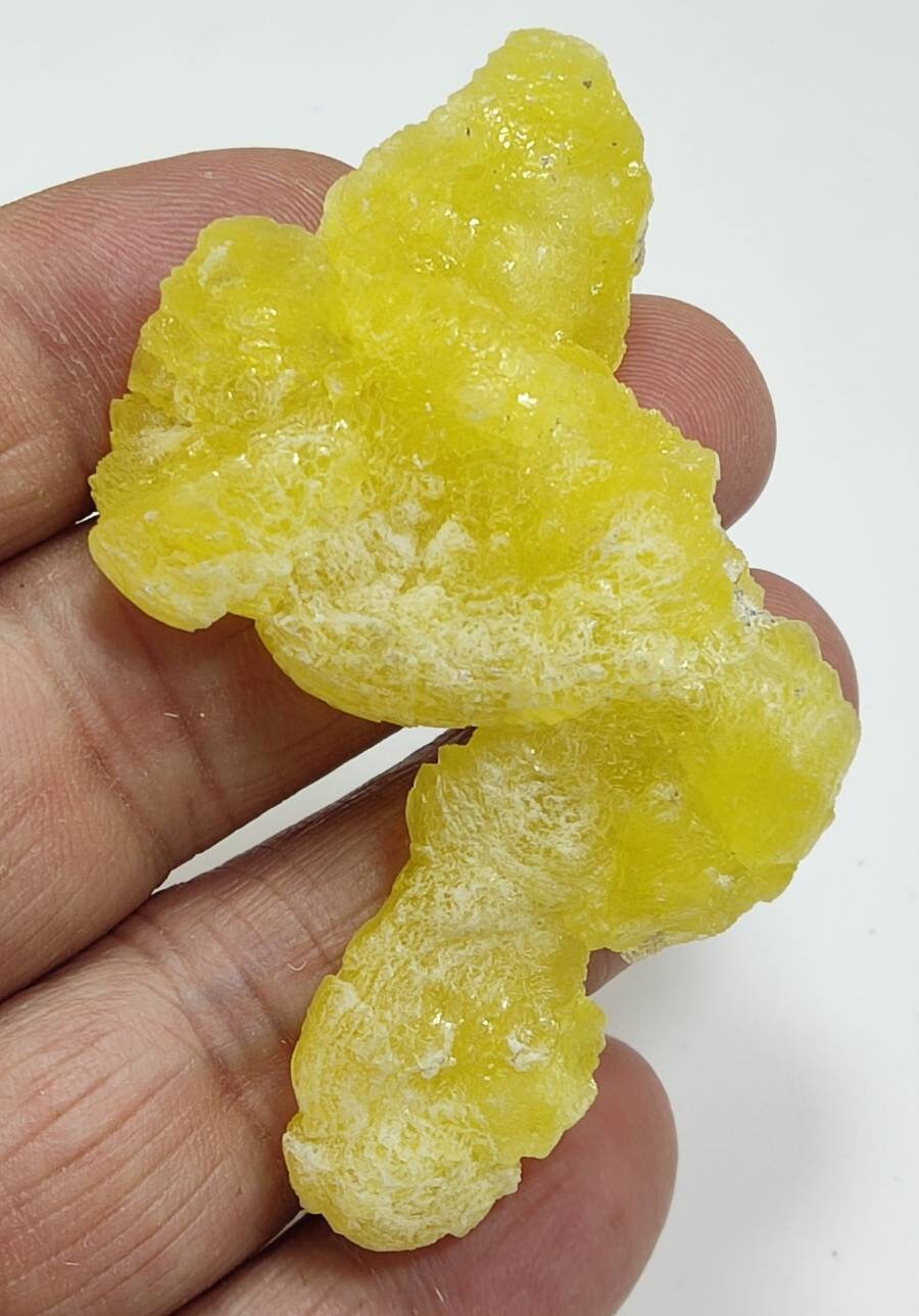 Natural Intense yellow color Brucite 23 grams