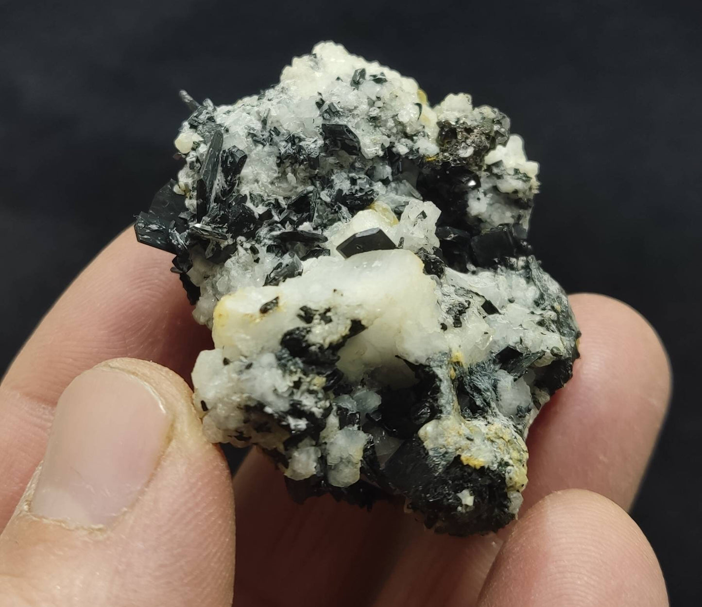 Titanite sphene with actinolite or aegirine on matrix 50 g