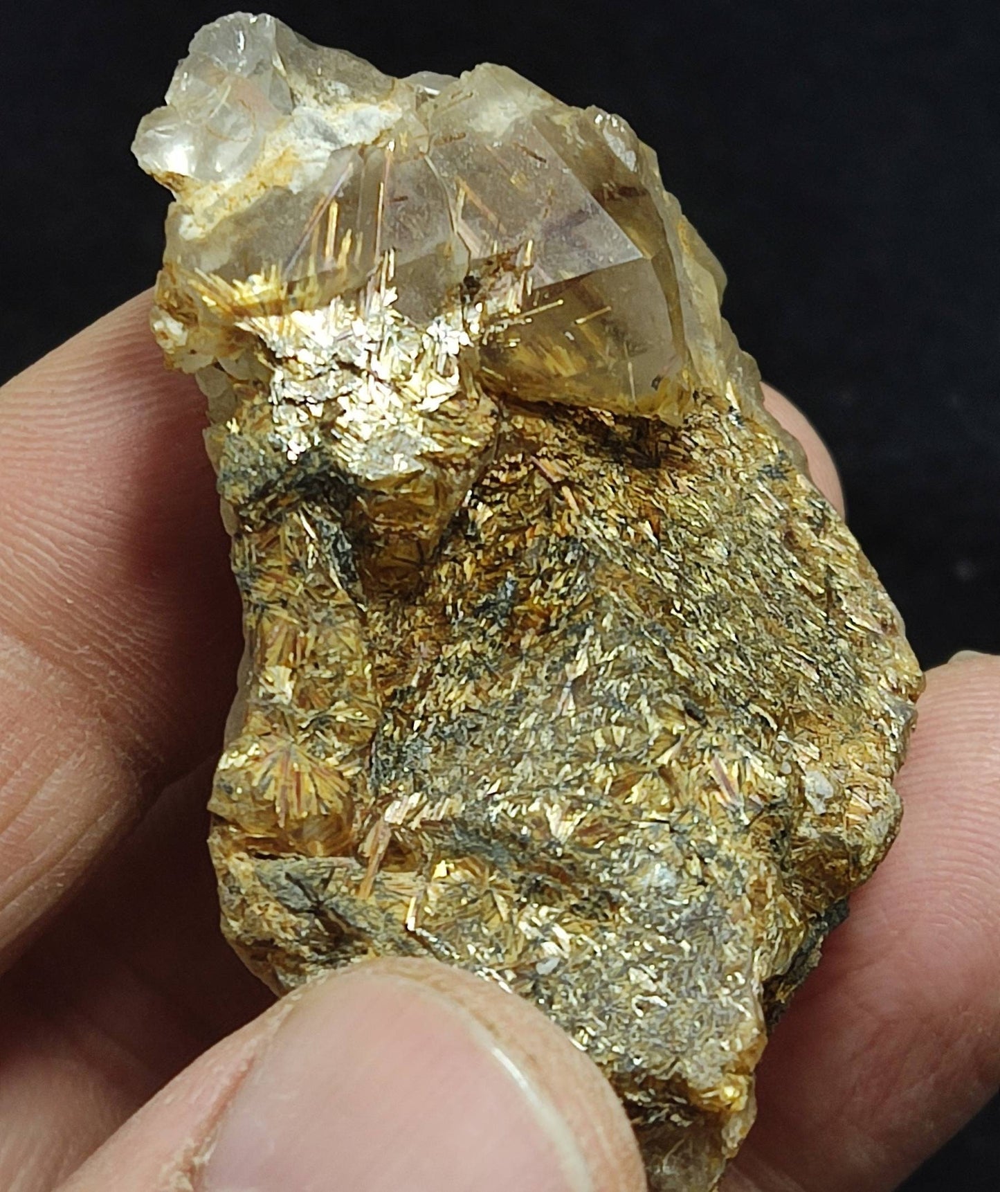 Rutiles on quartz 46 grams