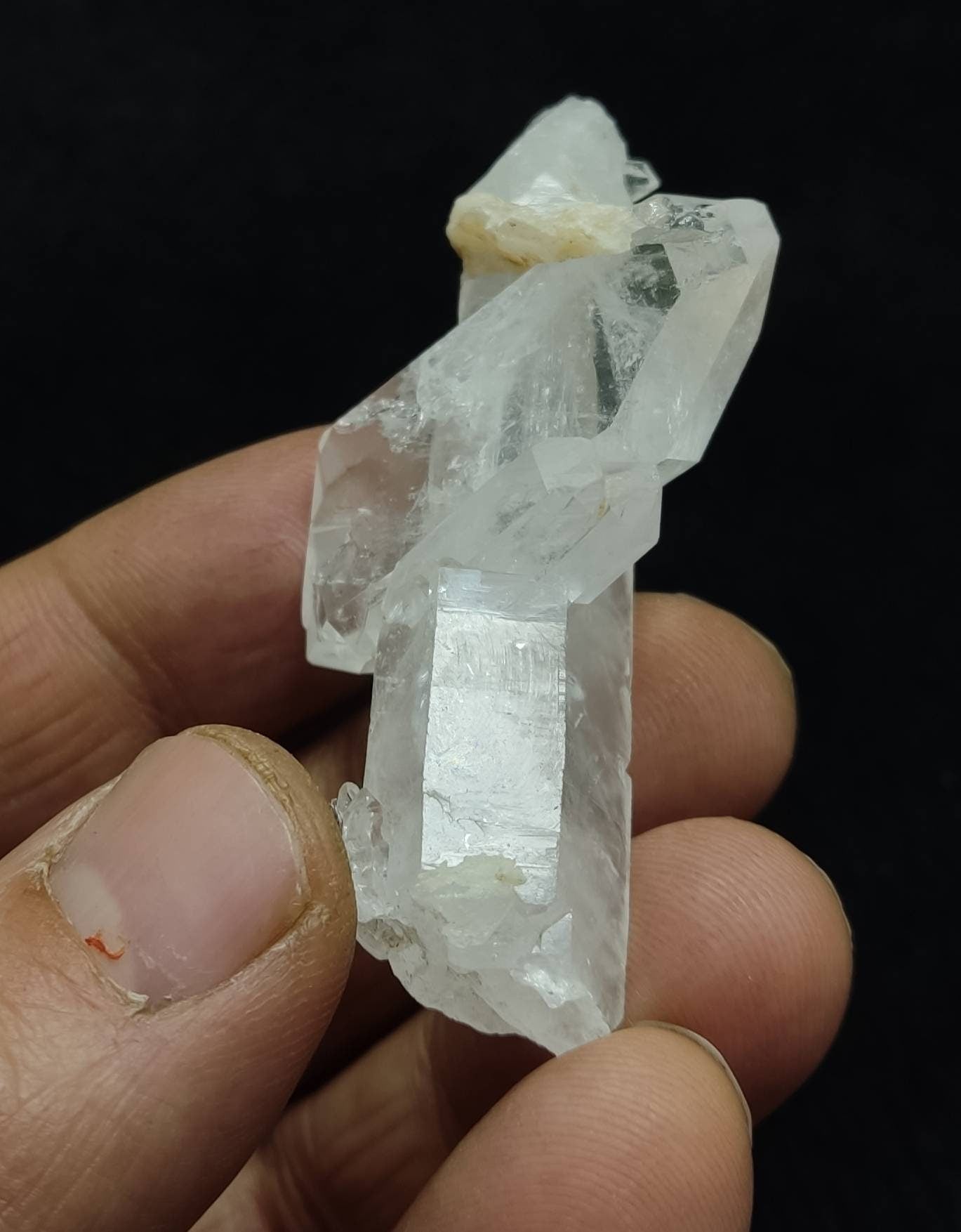 Clear terminated quartz crystal 28 grams