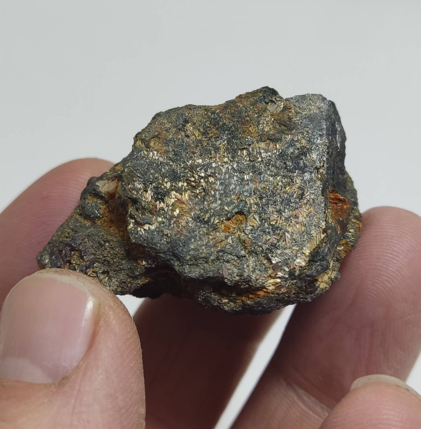 Rutiles on hematite 46 grams