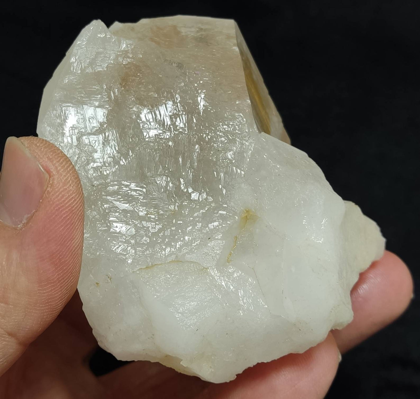Natural gwindel Quartz Crystal 403 grams