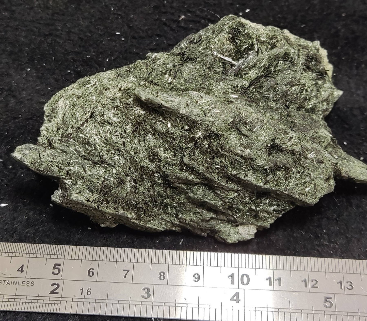 Natural terminated Chlorite Quartz crystals specimen 282 grams