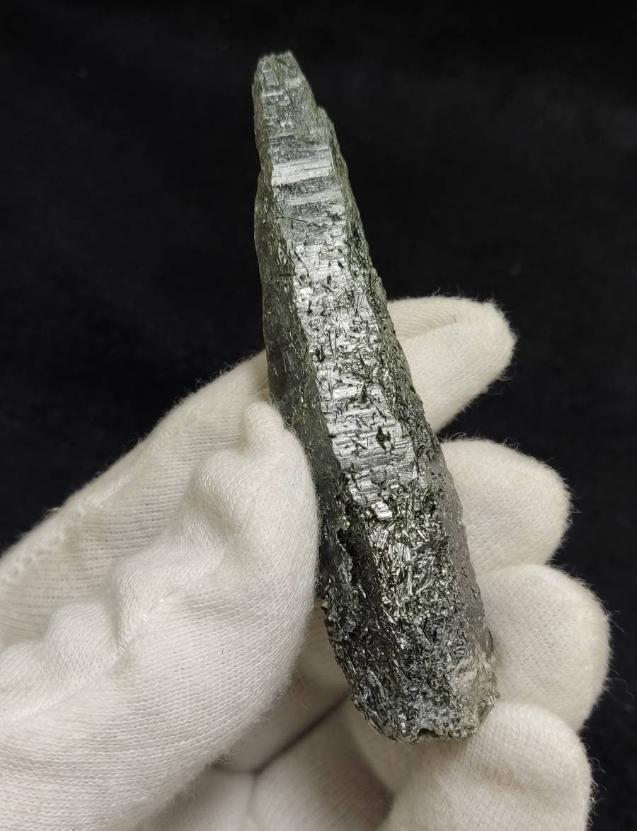Natural beautifully terminated Chlorite Quartz crystal specimen 37 grams