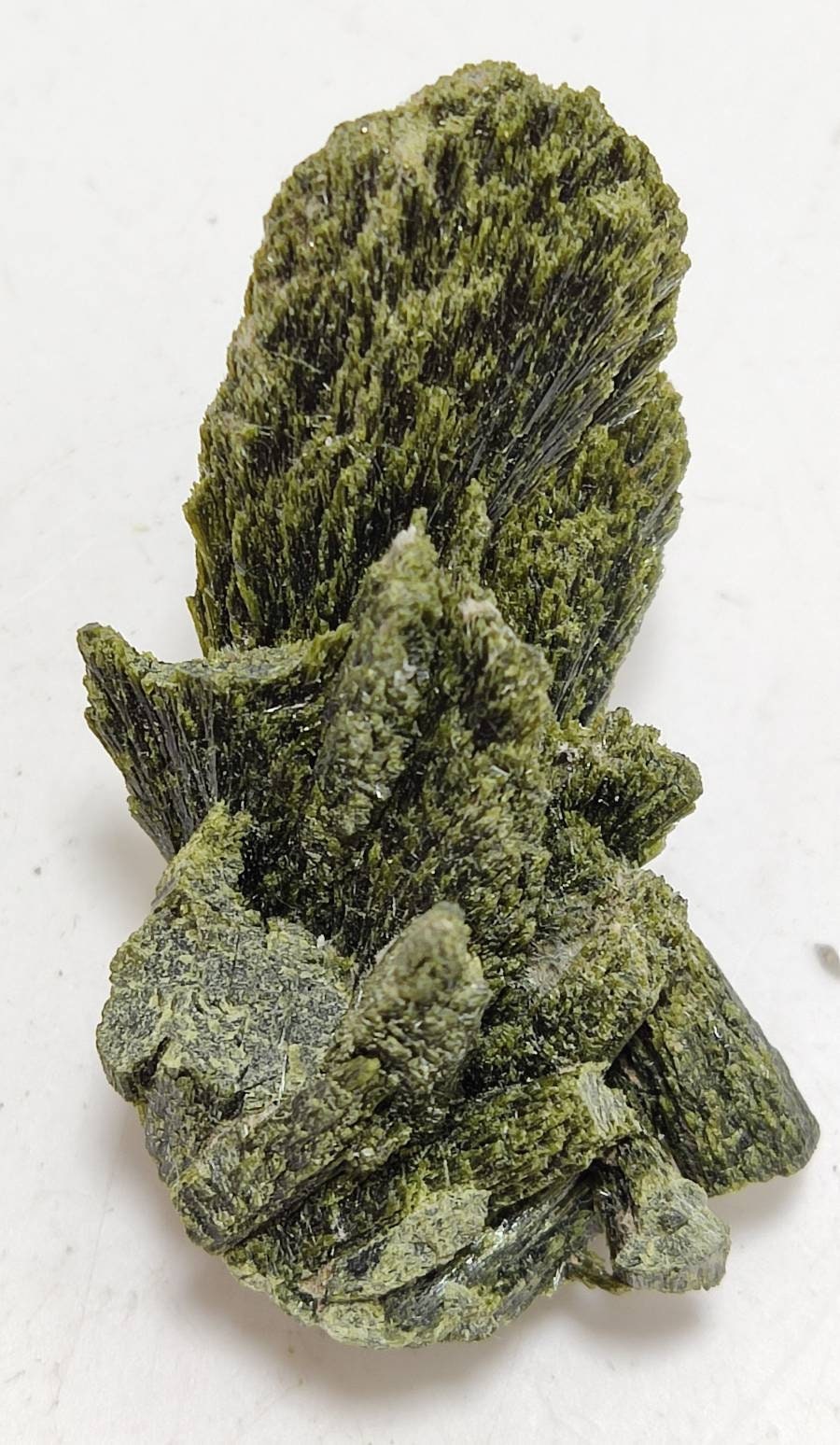 Epidote spray crystal 26 grams