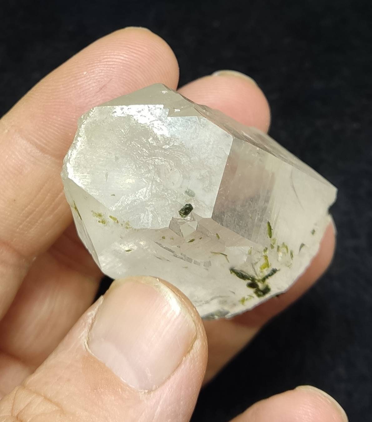 An amazing quartz crystals with Epidote inclusions 63 grams