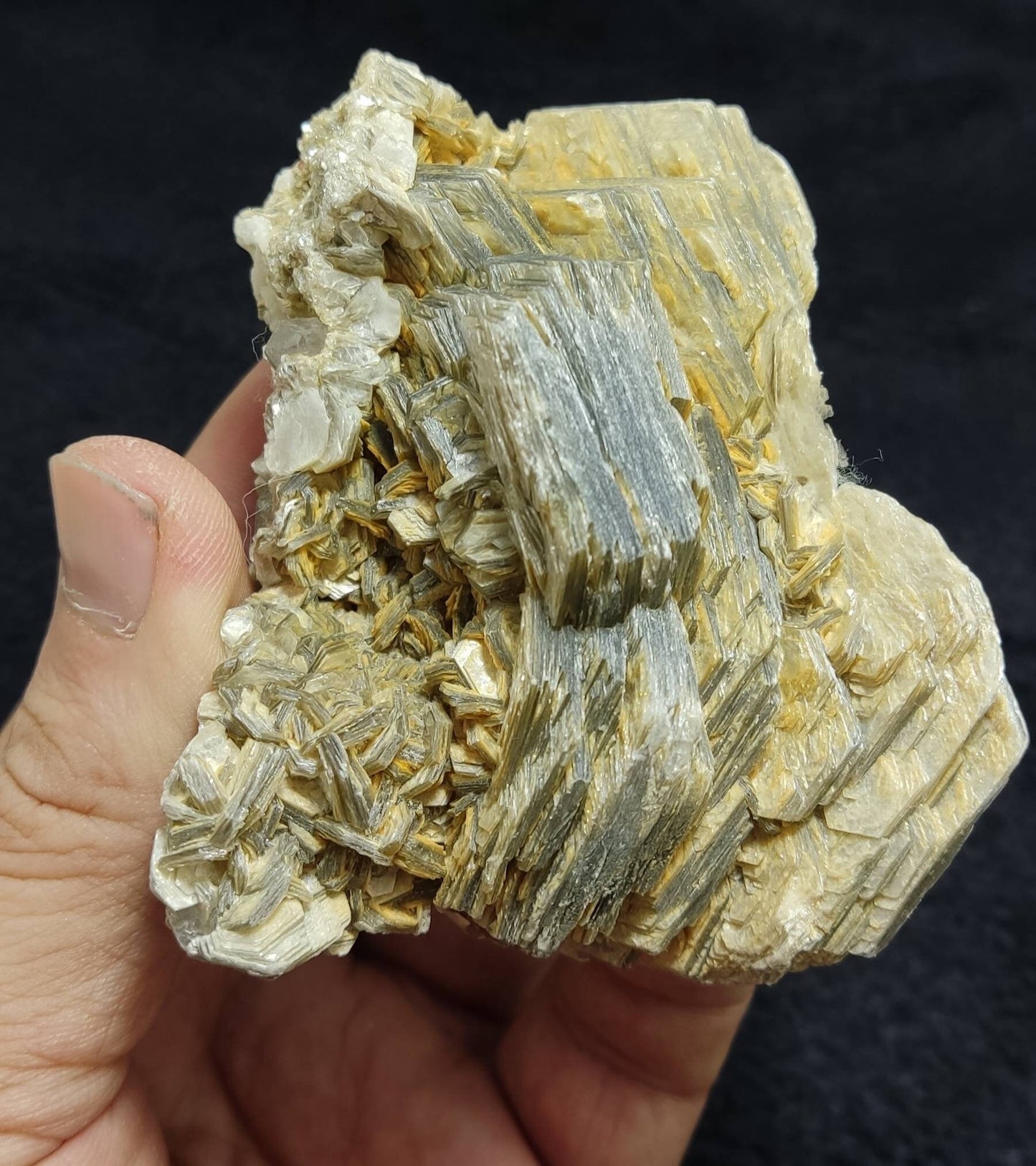 Muscovite cluster 192 grams