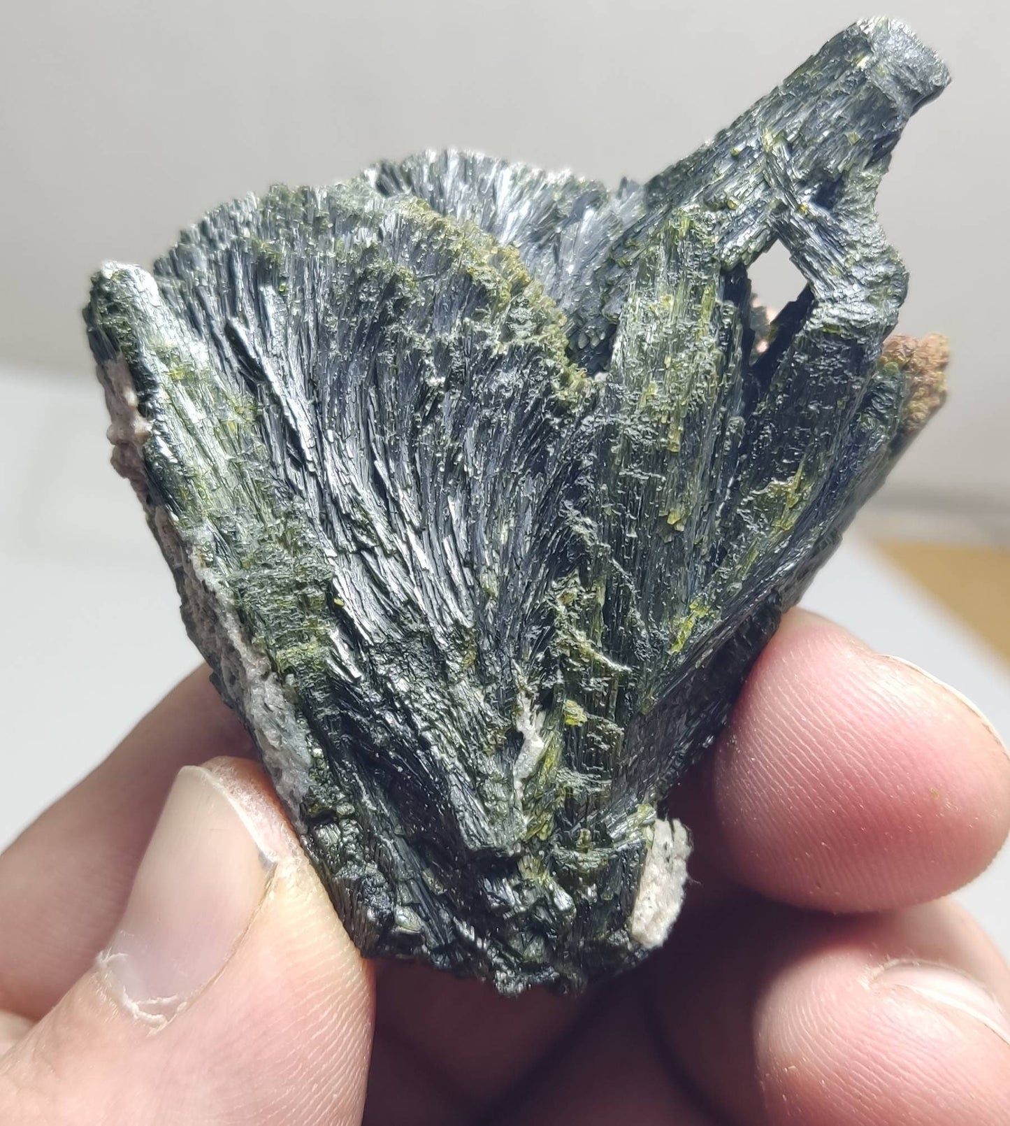 Crystal specimen of Epidote 67 grams