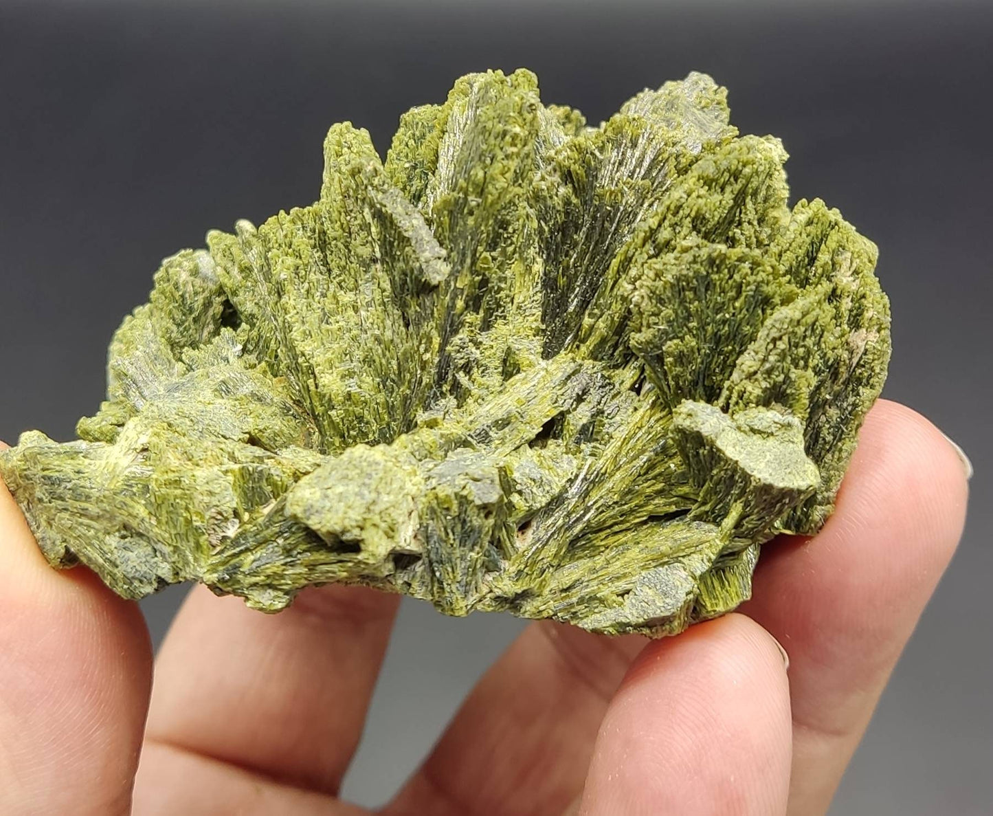 Epidote cluster 264 grams