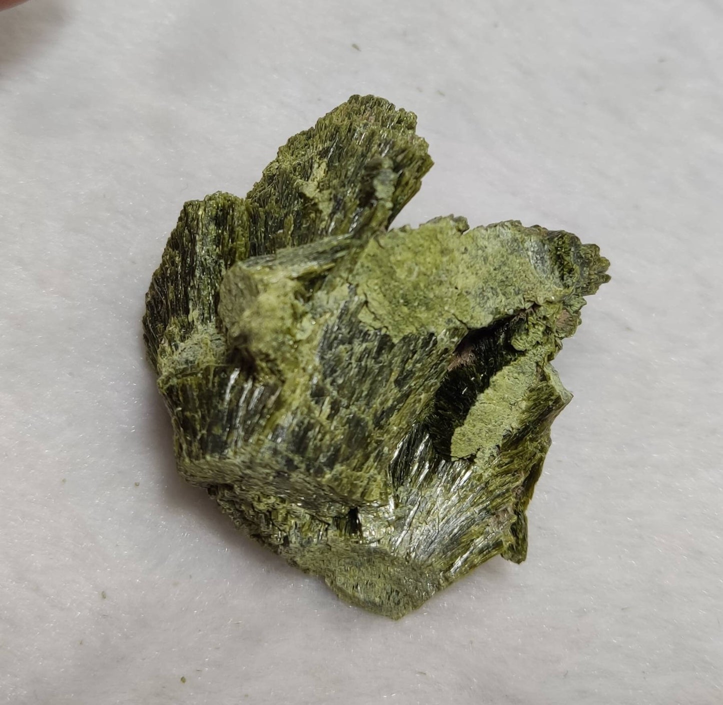 Crystal specimen of Epidote 34 grams