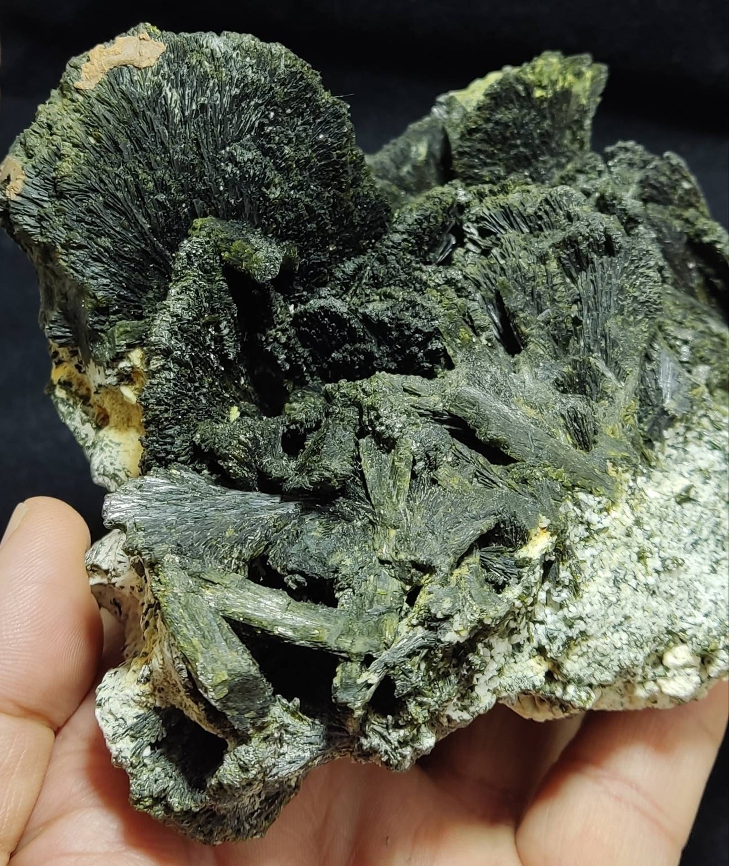 An aesthetic crystal specimen of Epidote cluster 1134 grams