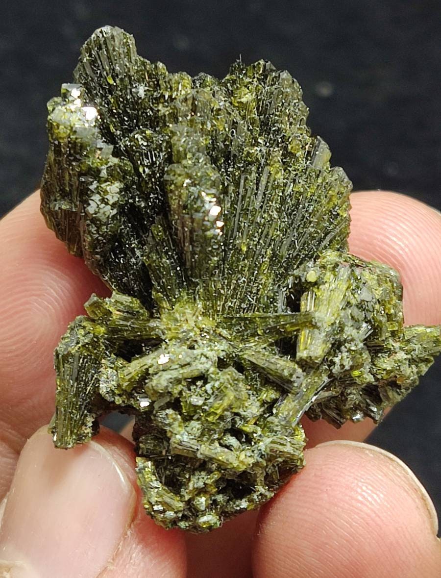 Lusterous Epidote crystals 20 grams