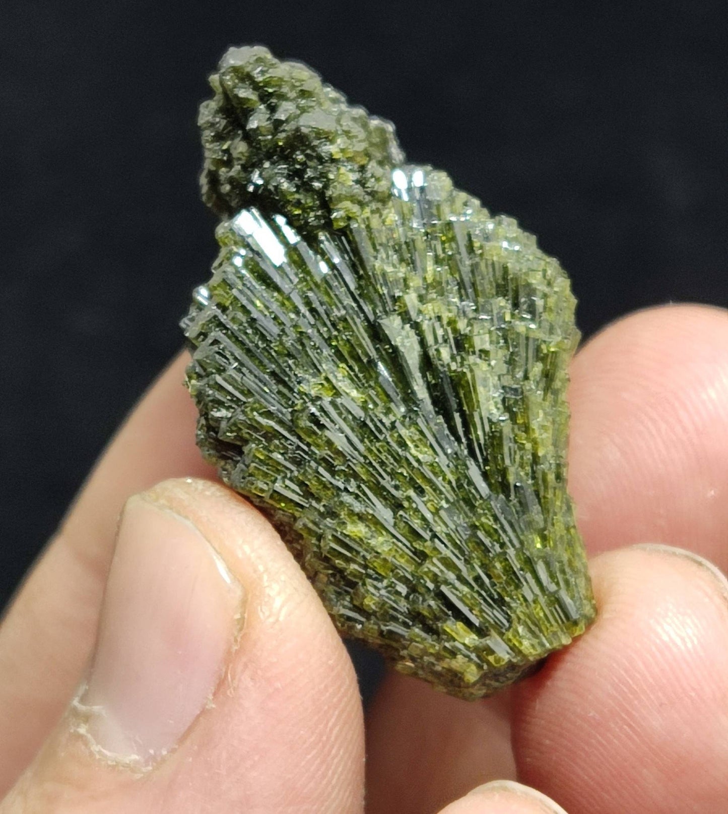 Lusterous Epidote crystals 24 grams
