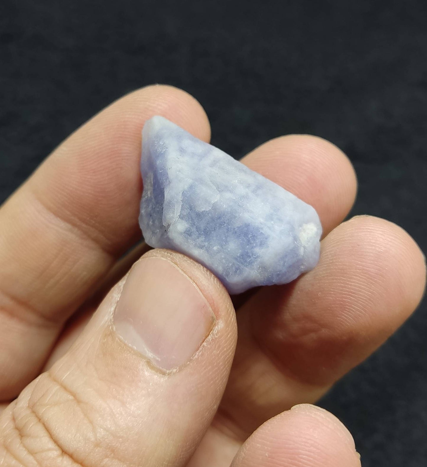 UV reactive Fluorescent Hackmanite crystal 11 grams