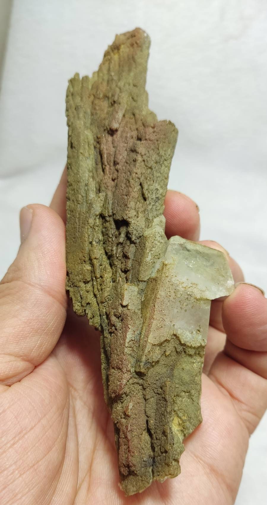 Natural chlorite included Quartz crystal with red color iron inclusions 102 grams