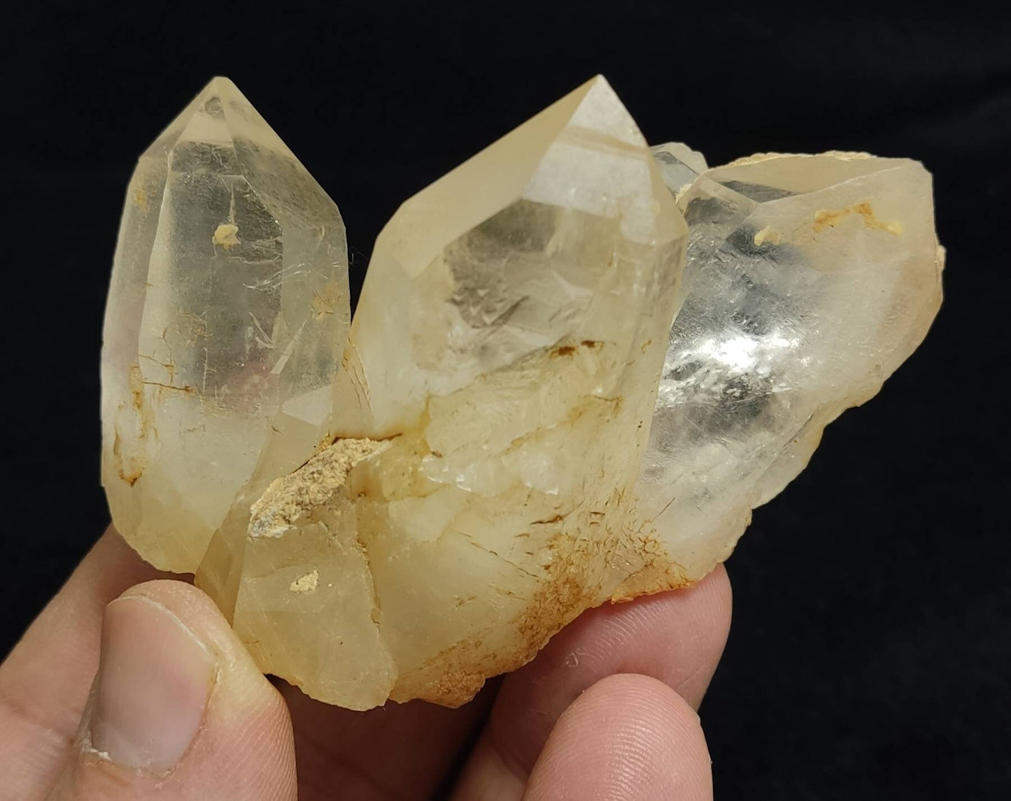 Aesthetic quartz crystals cluster 118 grams