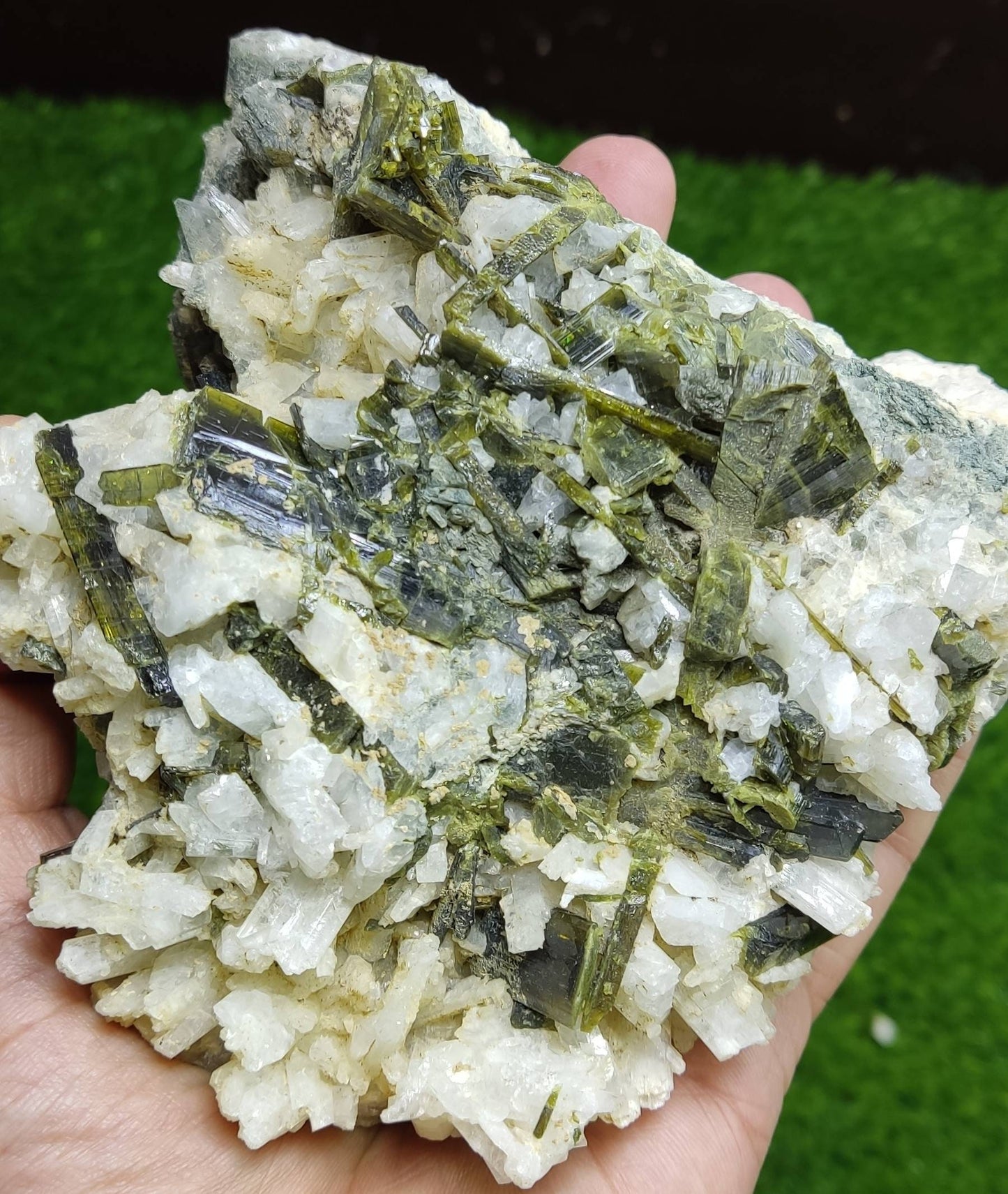 Natural epidotes cluster on matrix an aesthetic Specimen 840 grams