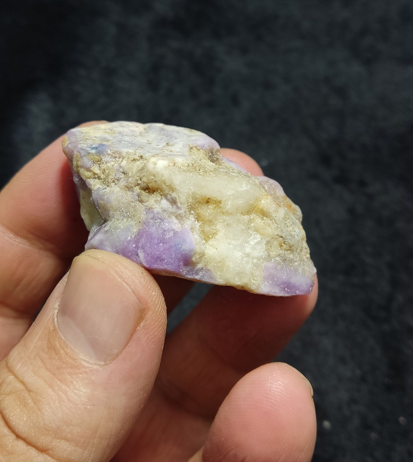 UV reactive hackmanite on matrix fluorescent Tenebrescent 40 grams