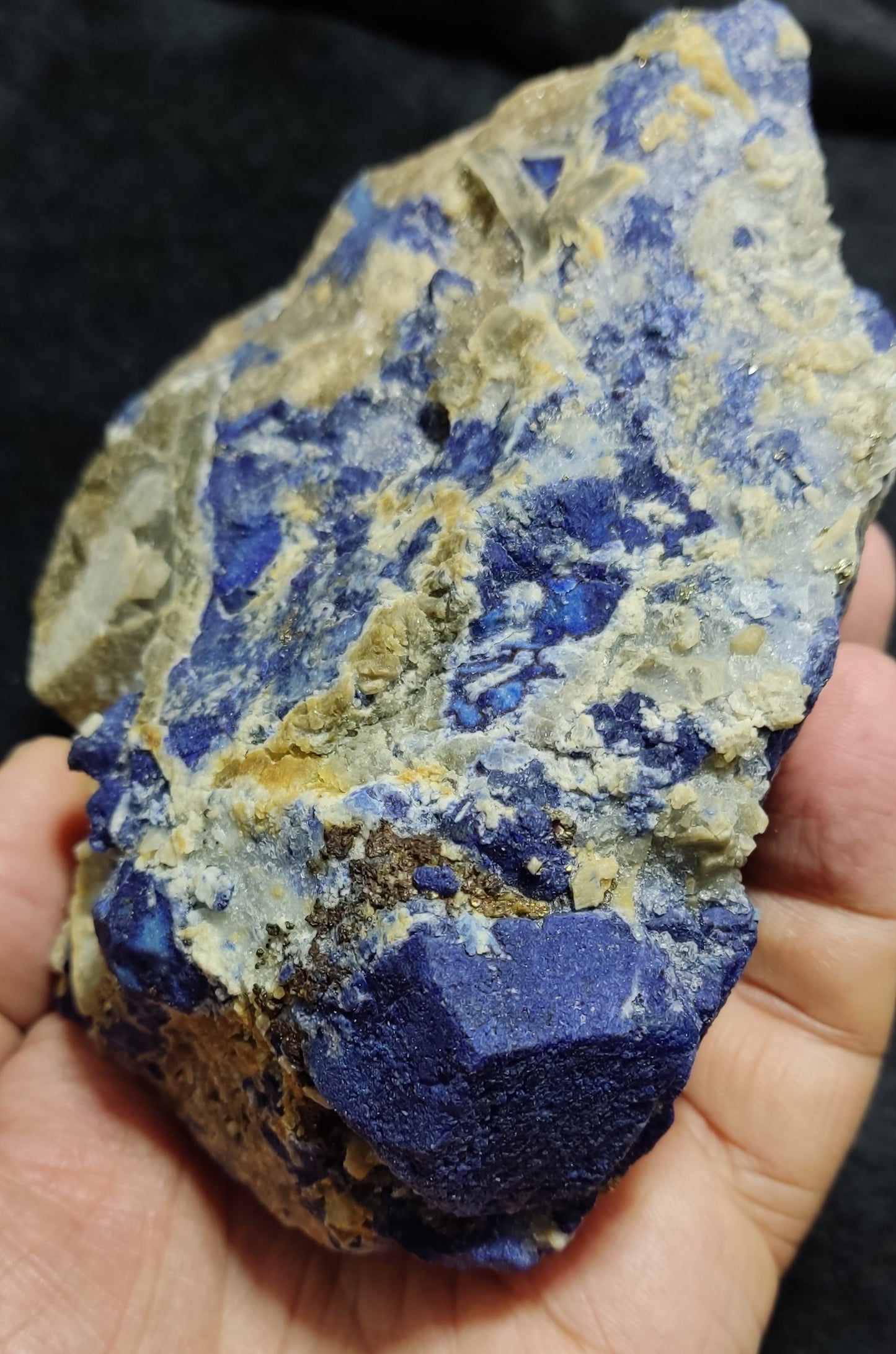 Lazurite on matrix 840 grams