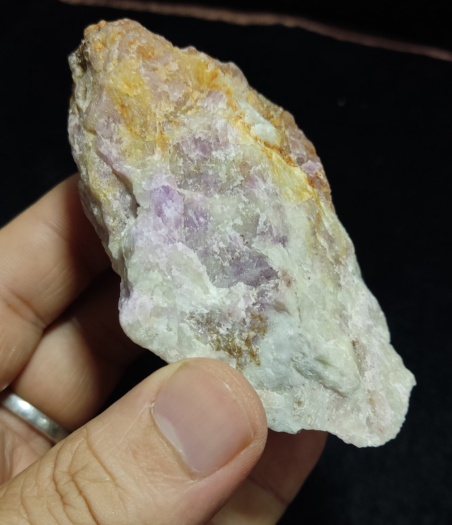 UV reactive hackmanite on matrix fluorescent Tenebrescent 222 grams