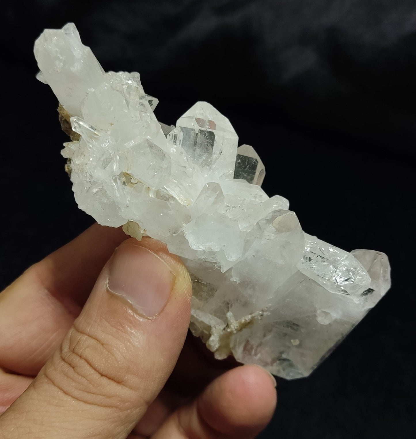 Very aesthetic faden Quartz cluster 107 grams