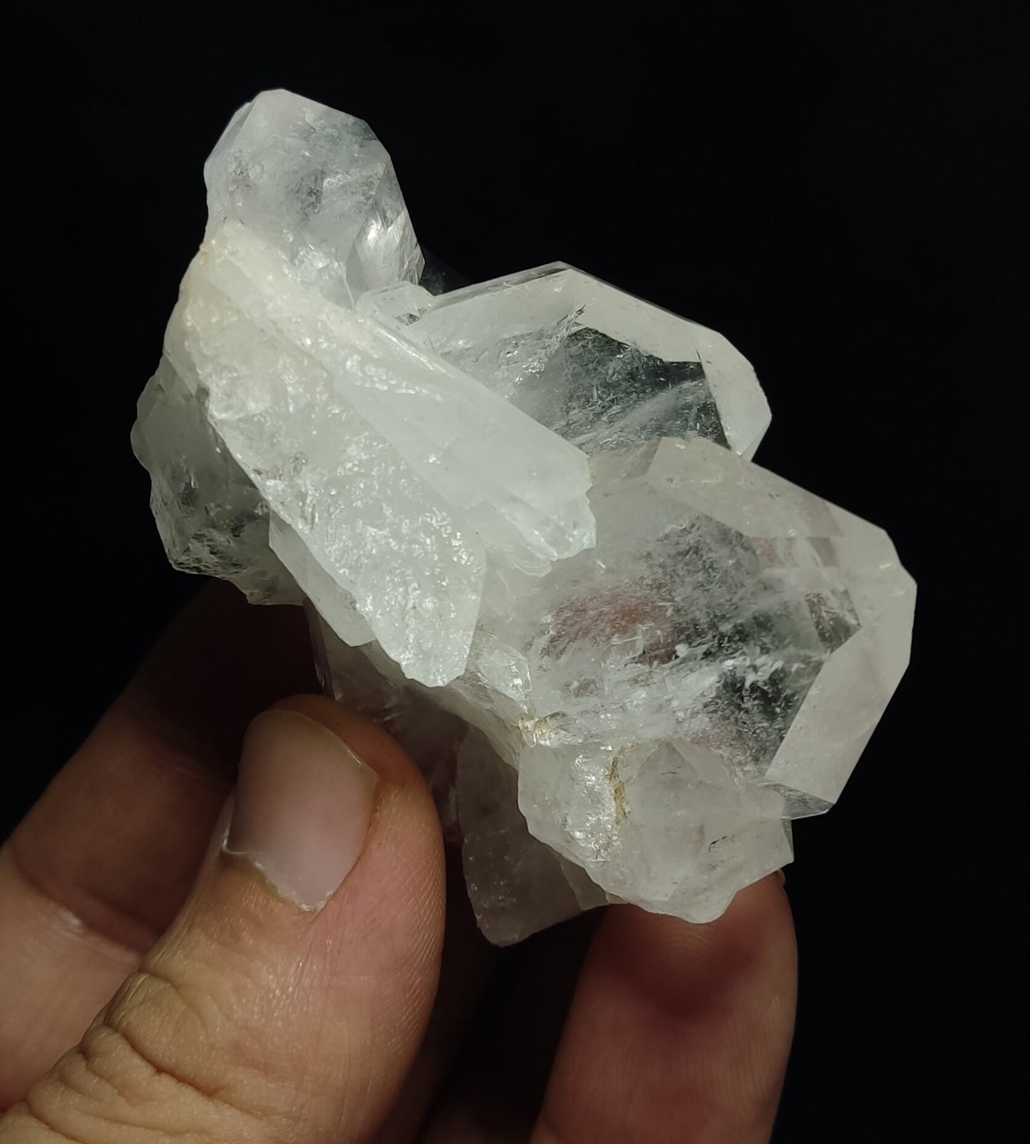 Natural lustrous faden quartz like cluster 91 grams