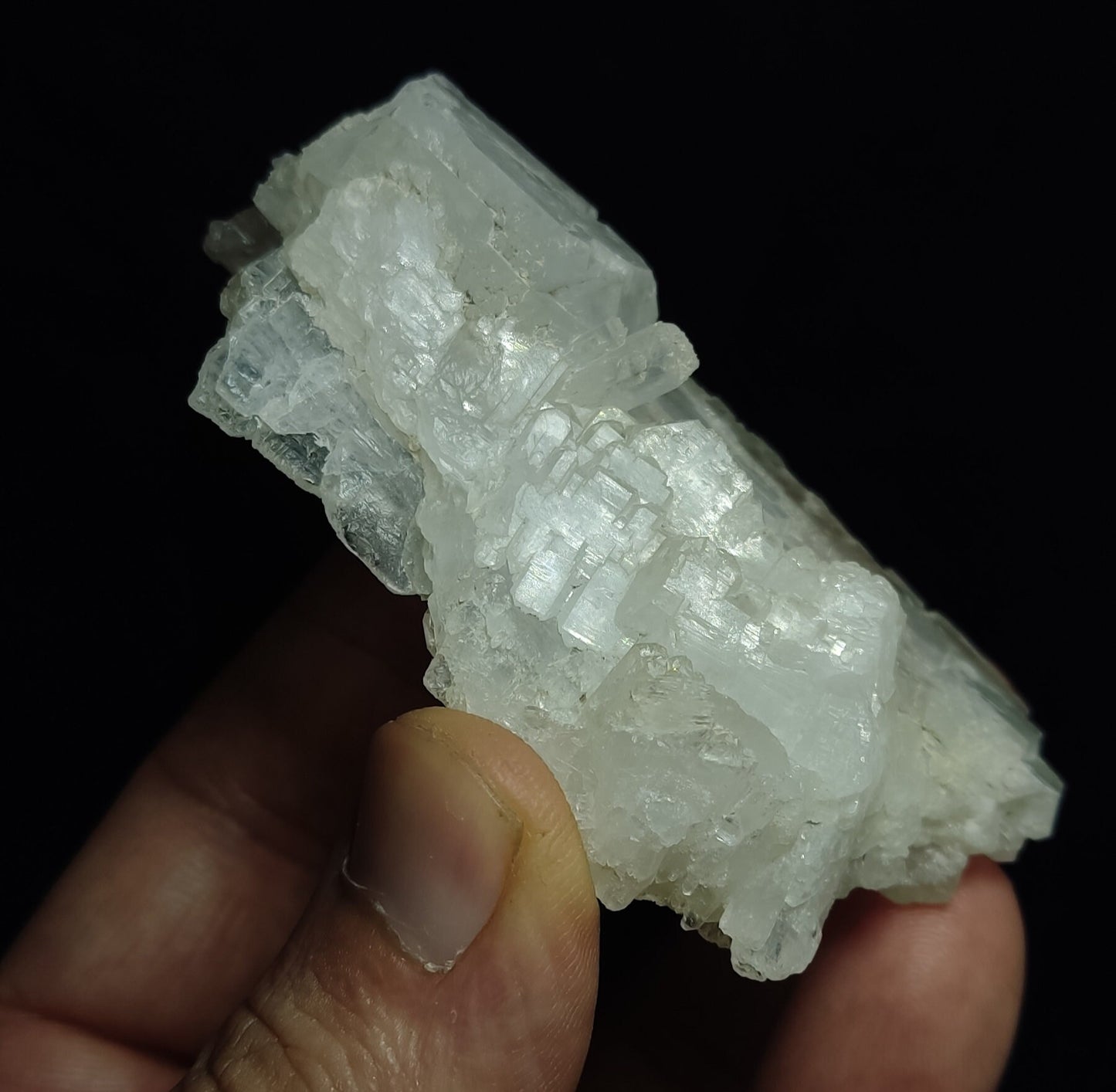 Very aesthetic faden Quartz cluster 105 grams