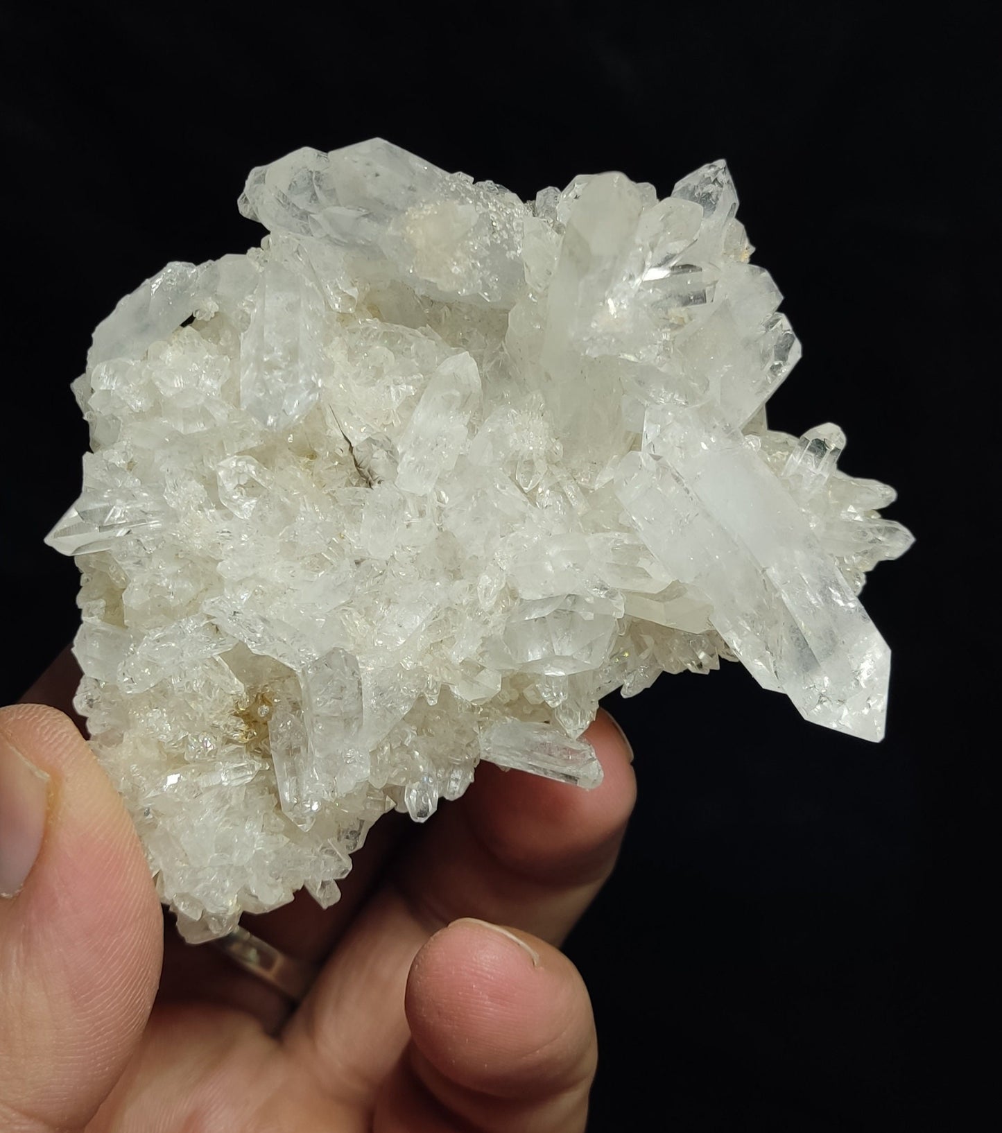 Very aesthetic quartz cluster with calcite 124 grams