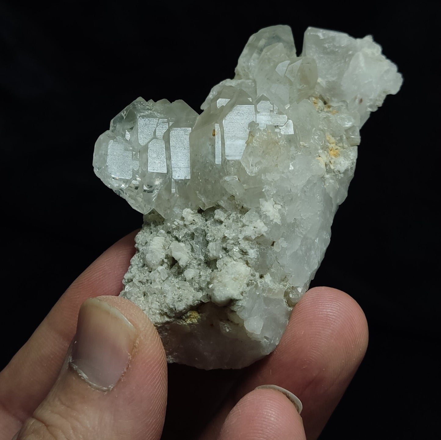 Gwindel Quartz Crystal on matrix 123 grams