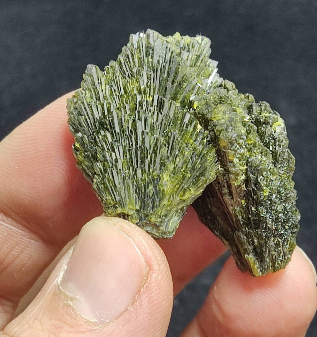 💚 “Epidote Crystals – Green Gemstones & Healing Minerals | Latif Creations